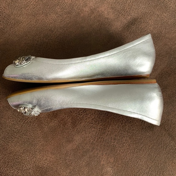 Vera Wang Silver Crystal Peep-Toe Flats Size 7 - Picture 5 of 8